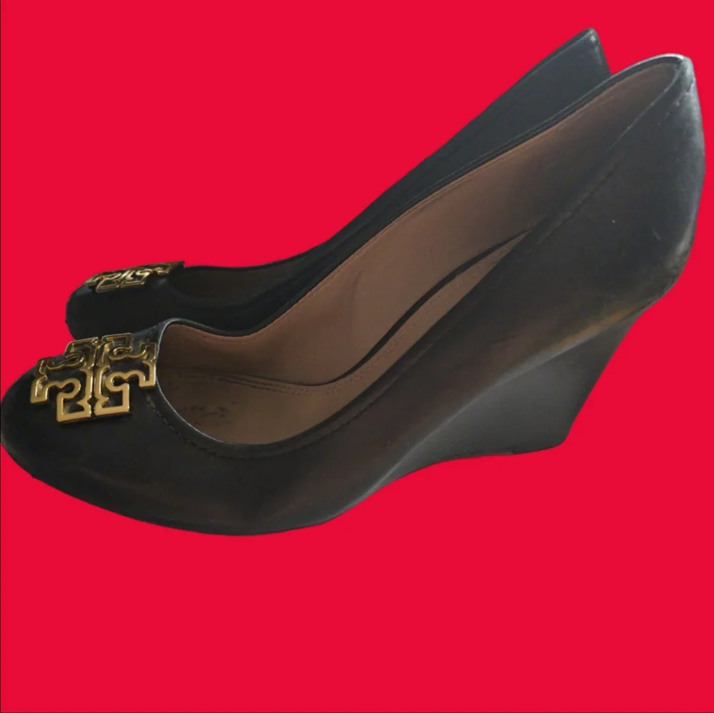 Tory Burch black leather platform heels size 8.5